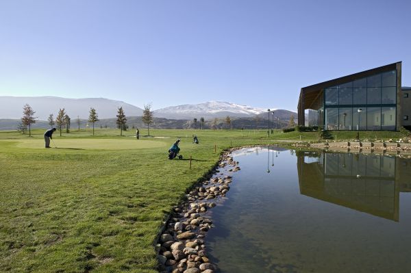 El campo de golf de Nestares modifica sus horarios